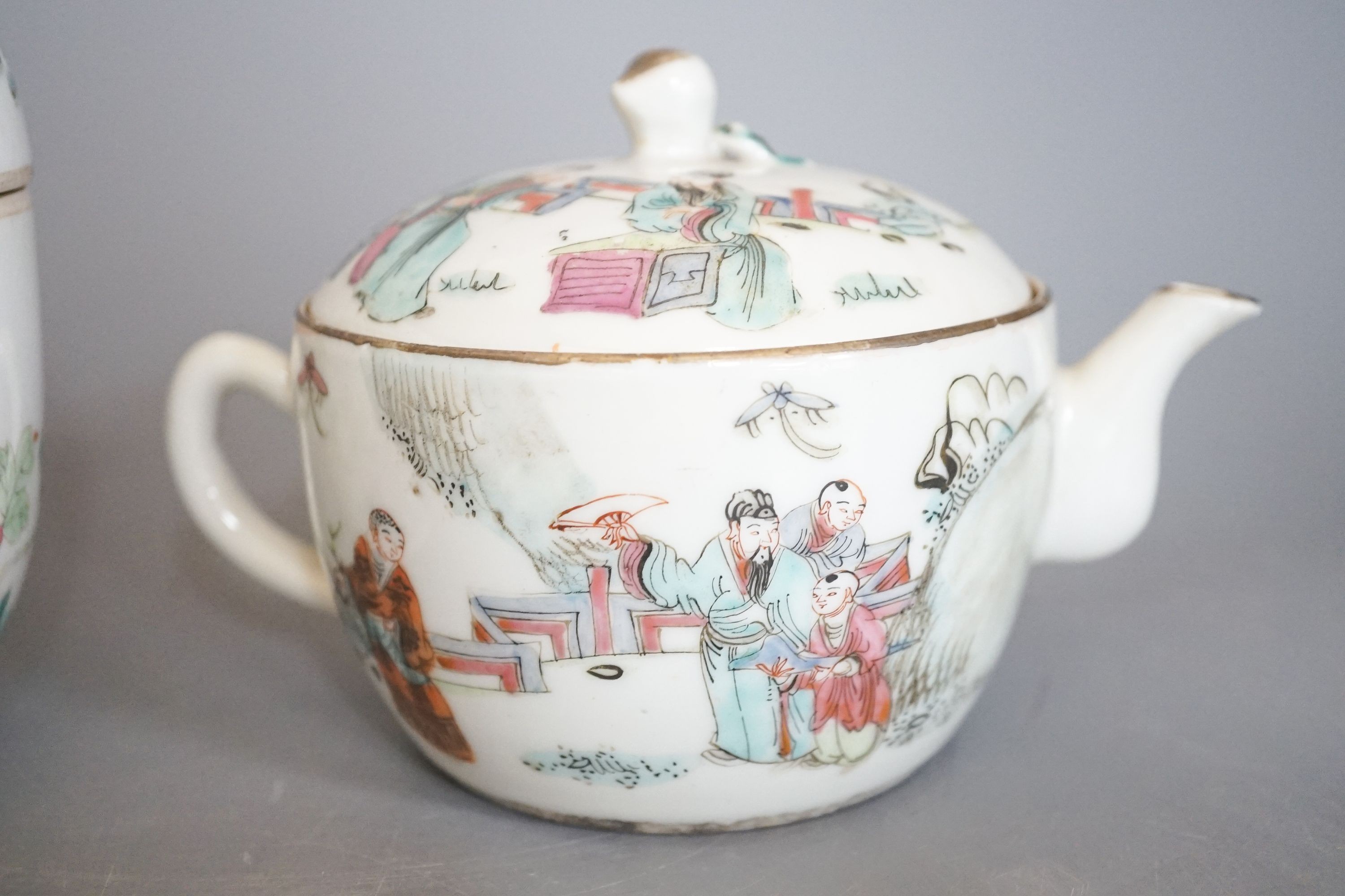 A Chinese famille rose teapot and a similar covered bowl, Tongzhi mark and period 13cm